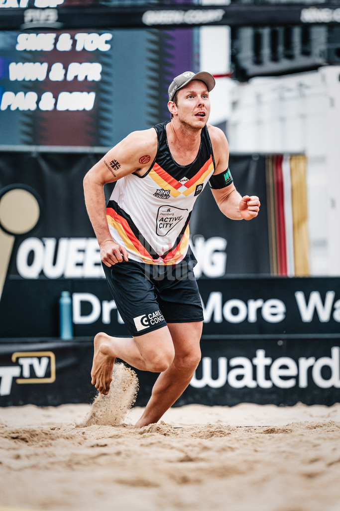 Beachvolleyball | Männer | Queen and King of the Court | Hamburg | 02.06.2024 | Nils Ehlers rennt zum Netz