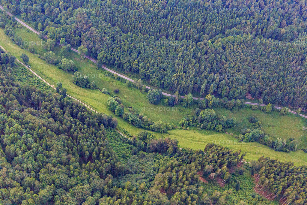 Luftbild: Ulfenbachtal im Ortsteil Langenthal in Hirschhorn im Bundesland Hessen in Deutschland. – Foto: IMG_089420.jpg vom 10.06.2016 durch Werner Riehm/FLY-FOTO.de – Auflösung des Originals: 5472 x 3648 px