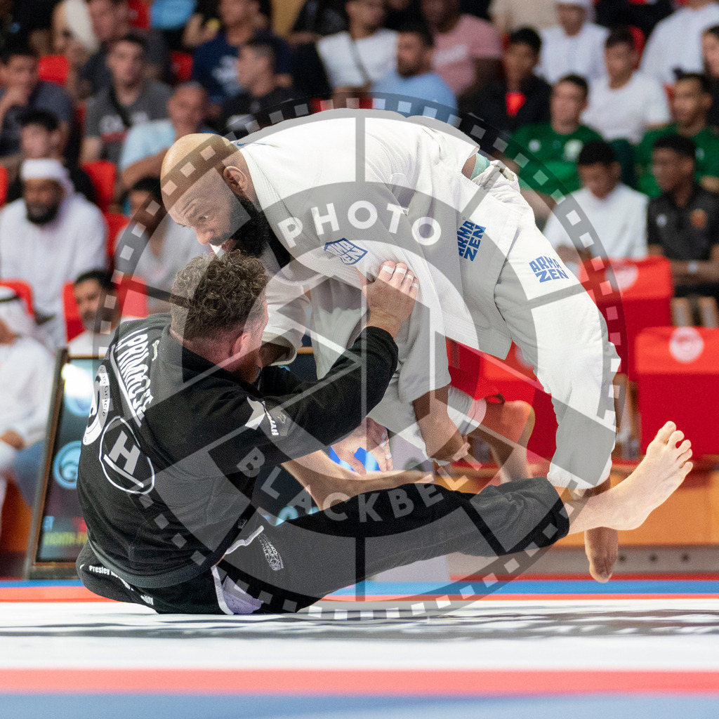 20231109PBB4600 | Fighters compete during the AJP World Professional Championship in the Mubadala Arena in Abu Dhabi, Arab United Emirates, on November 9, 2023.