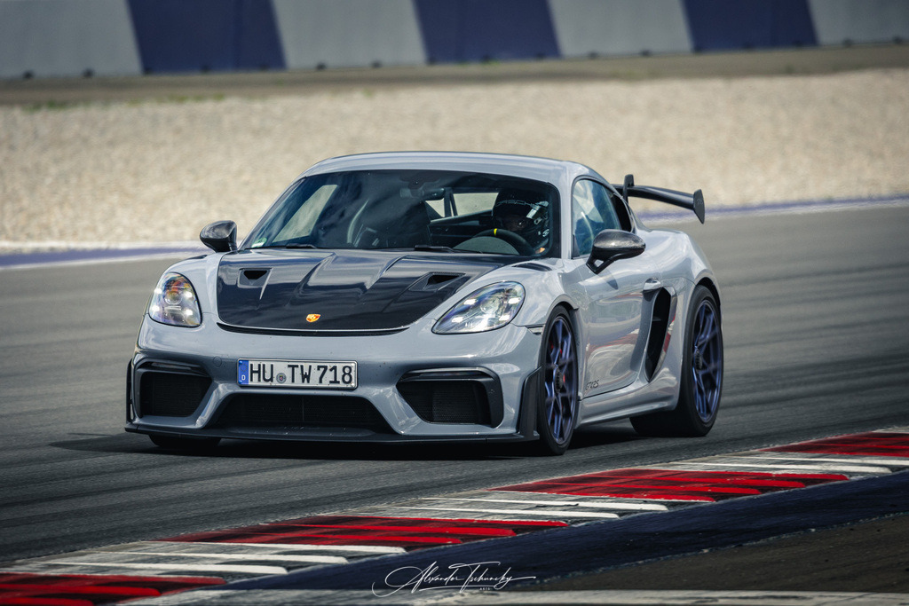 R6PZ2152 _Alexander Tschuncky | Entdecken Sie die faszinierende Welt von Alexander Tschuncky Arts: Kreative Fotografie, atemberaubende Automobilkunst und hochwertiger Bilderdruck. Lassen Sie sich inspirieren! - Realisiert mit Pictrs.com