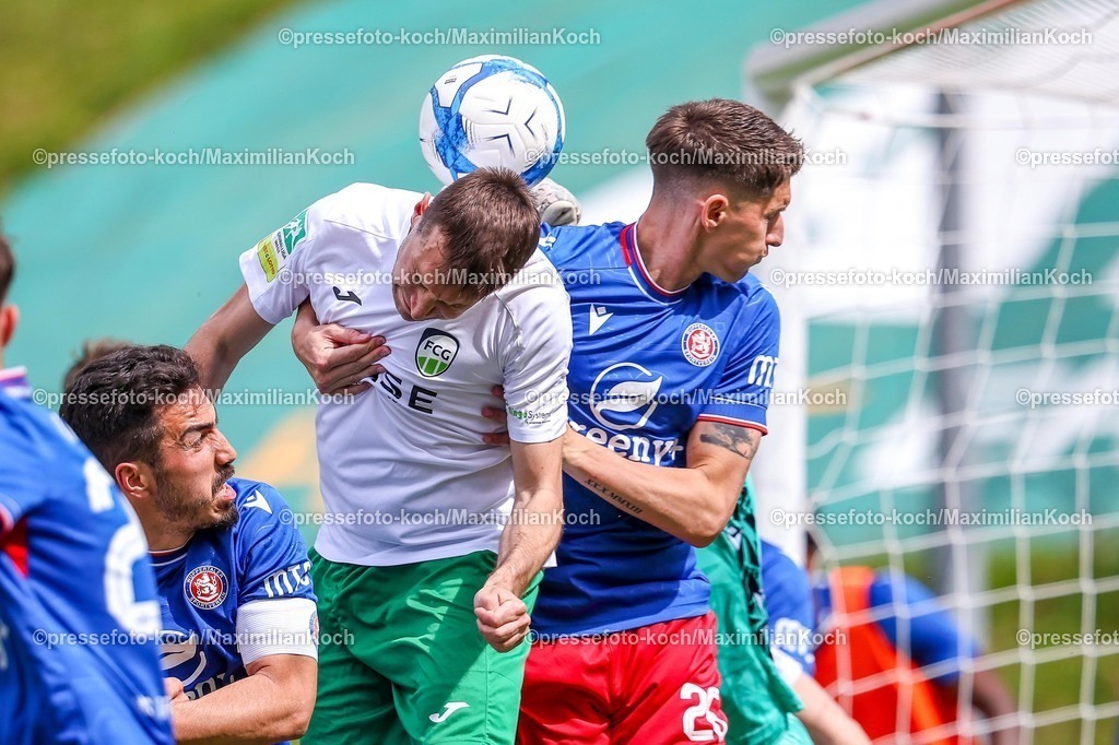 xKWIx02052601111 | 2026.05.02, xkwix, Fußball, Regionalliga West, Wuppertaler SV -  FC Gütersloh, Stadion am Zoo, 32.Spieltag, Saison 2025 / 2026: Fynn Arkenberg (FC Gütersloh #33) im Zweikampf gegen Marko Stojanovic (Wuppertaler SV #26) DFB regulations prohibit any use of photographs as image sequences and or quasi-video. Photo: xKamilxWilkowskixPressefotoKochx