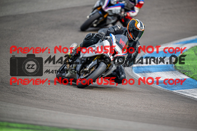 MaZZes_FotoMatrix_230410_1705 | ROT