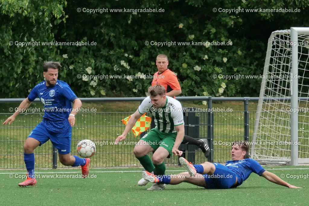 Fußball : Bezirksliga : TV Voerde - FC Sterkrade 72 | Fußball : Bezirksliga : TV Voerde - FC Sterkrade 72 am 25.05.2025 in Voerde - Realisiert mit Pictrs.com