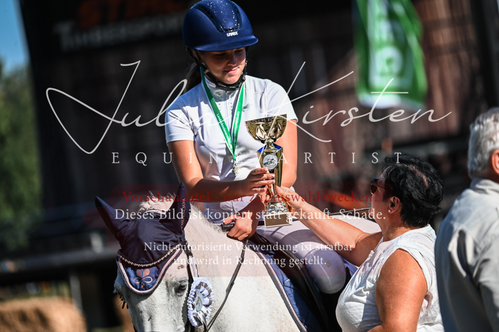 DSC_7108 | Pferde- und Turnierfotografie in Westsachsen. Pferdeportraits, Auftragszeichnungen und intuitive Kunst.