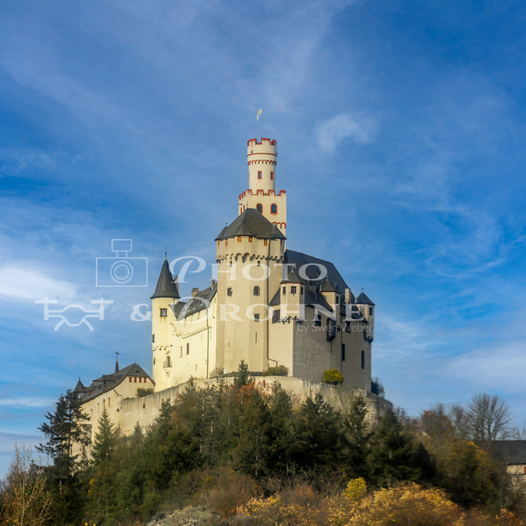 Marksburg- | Die Marksburg ist eine typische Ritterburg. In Japan hat man eine Kopie der Burg errichtet nachdem man sie nicht kaufen und Stein für Stein nach Japan transportieren konnte - Realisiert mit Pictrs.com
