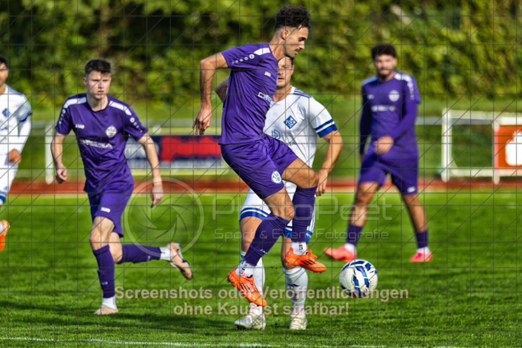 20261010_154154_0531-Bearbeitet_(c)_by_PhotoPeet | #,1.FC Eislingen (weiß) vs. TSV Bernhausen (lila), Fussball, Landesliga 2 - wfv, 11. Spieltag, Saison 2026/2027, Rasenplatz, Eichbachstation, Haldenstraße, 73054 Eislingen, 10.10.2026 - 15:30 Uhr,Foto: PhotoPeet / Sport- &amp; Eventfotografie / Peter Harich