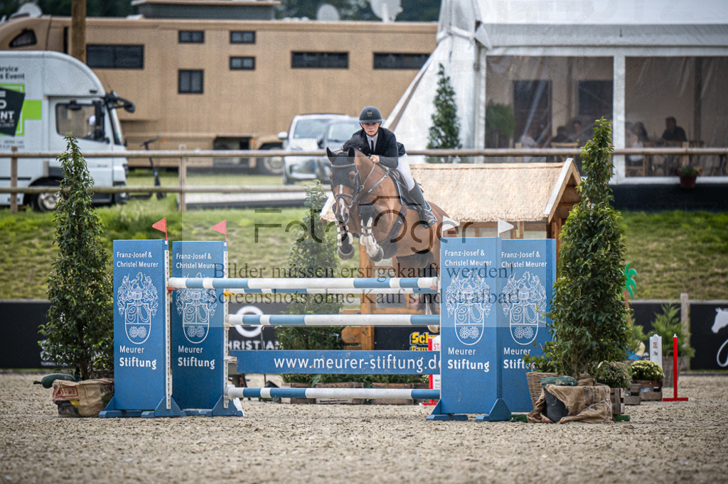 DOS_6997 | Entdecke hochwertige Reitturnierfotos von Foto Oger. Professionell, emotional und authentisch – jetzt Lieblingsmomente im Shop bestellen.Deutschlandweite Turnierfotografie. - Realisiert mit Pictrs.com