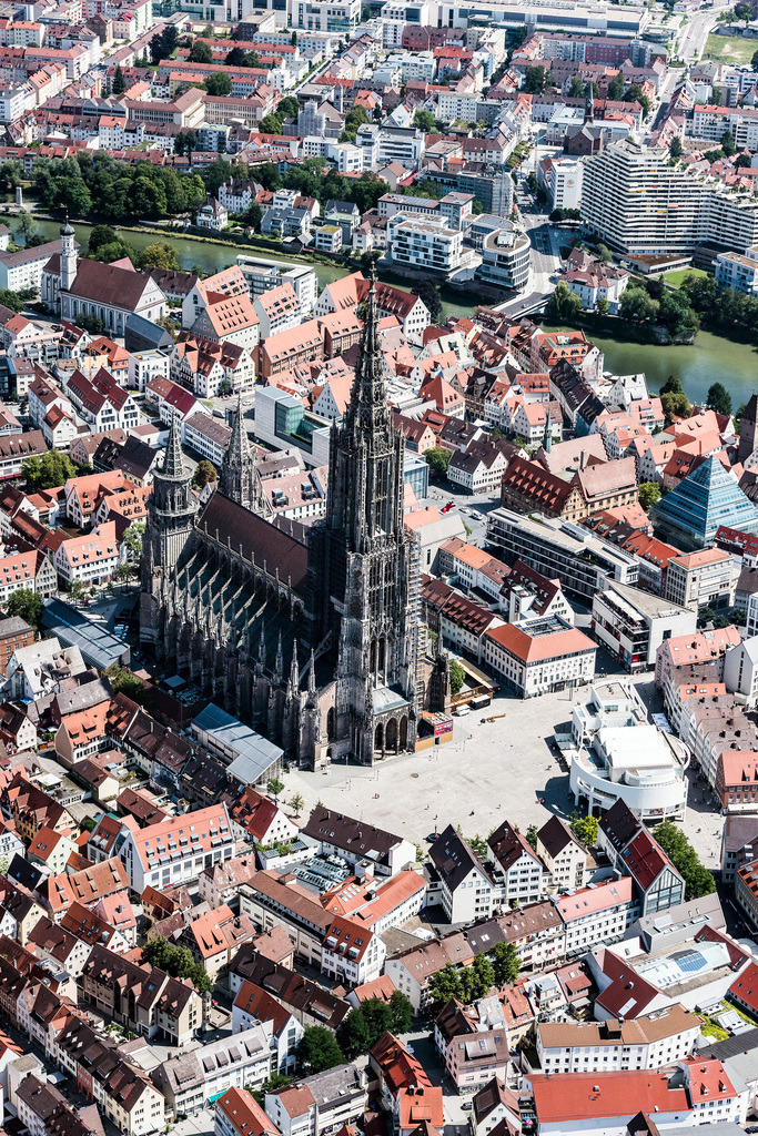 dr__0011370.jpg | ULM 01.08.2017 Stadtansicht des Innenstadtbereiches mit Ulmer Münster in Ulm im Bundesland Baden-Württemberg, Deutschland. // City view of downtown area with Ulmer Muenster in Ulm in the state Baden-Wuerttemberg, Germany. Foto: Daniel Reiter