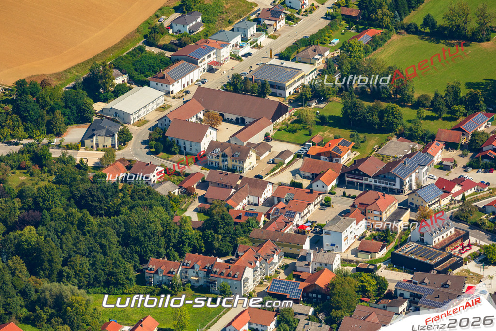 Luftaufnahme der Stadt Ruhstorf an der Rott - Die Luftaufnahme wurde 2025 vom UL-Flugzeug heraus erstellt ( keine Drohne ) - Hochauflösende Luftaufnahme - für professionelle Ausdrucke geeignet. Die Geschenkidee !Mit Lizenz und Bildrechte bestellbar