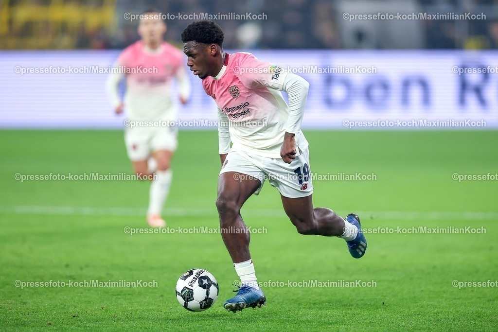 BVB02122501054 | 02.12.2025, Fußball, DFB-Pokal, Borussia Dortmund - Bayer 04 Leverkusen, Achtelfinale, Signal Iduna Park, Saison 2025 2026: Ernest Poku (Bayer04 #19) DFB regulations prohibit any use of photographs as image sequences and or quasi-video.