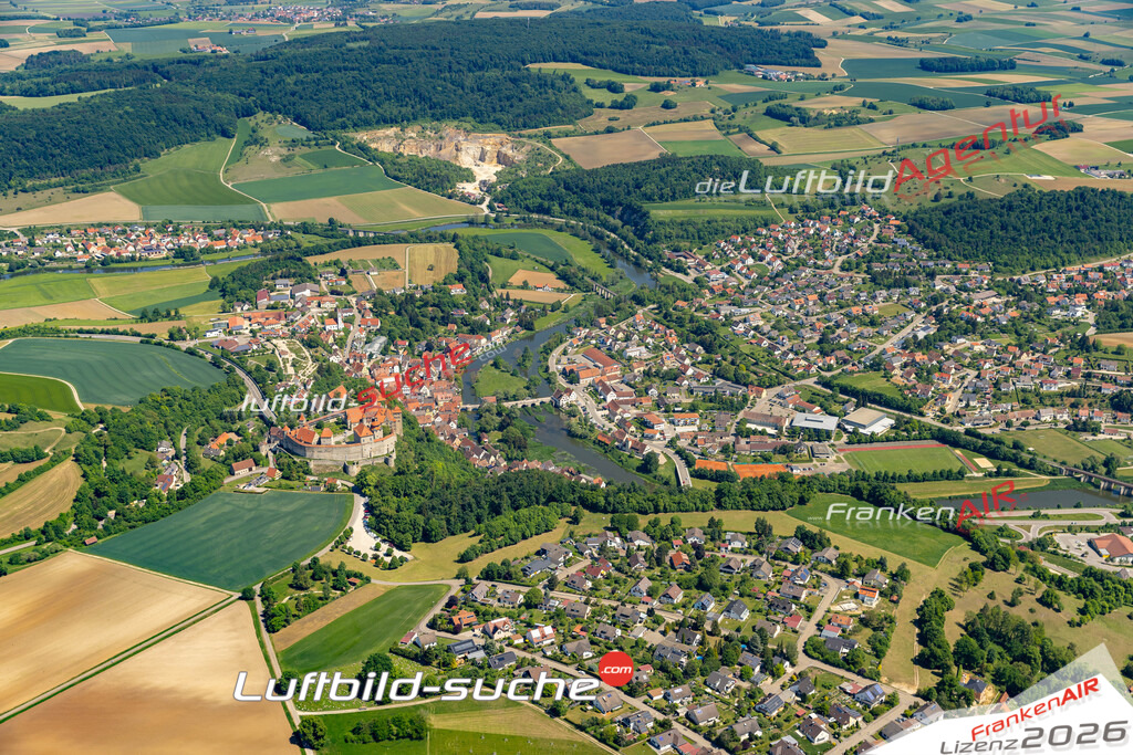 Das Luftbild der Stadt Harburg wurde 2022 vom Flugzeug heraus erstellt (keine Drohnen-Aufnahmen) Aufnahmehöhe ca.450 Meter- hohe Bildauflösung und Druck-Qualität. Garantiert!