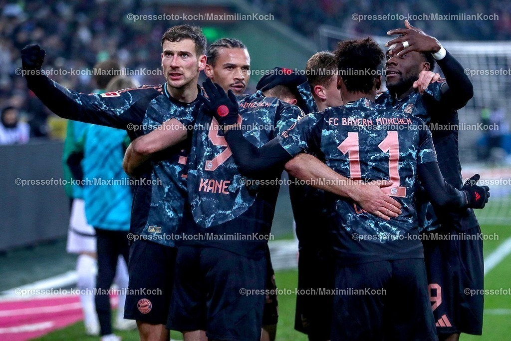 BMG11012502251 | 11.01.2025, Fußball, Borussia Mönchengladbach - FC Bayern München, 1. Fußball Bundesliga, Borussia-Park, Saison 2024 2025: Torjubel nach dem Tor zum 1:0 durch Harry Kane (Bayern #9) zusammen mit Leon Goretzka (Bayern #8) Leroy Sane (Bayern #10) Kingsley Coman (Bayern #11) Alphonso Davies (Bayern #19) DFB regulations prohibit any use of photographs as image sequences and or quasi-video.