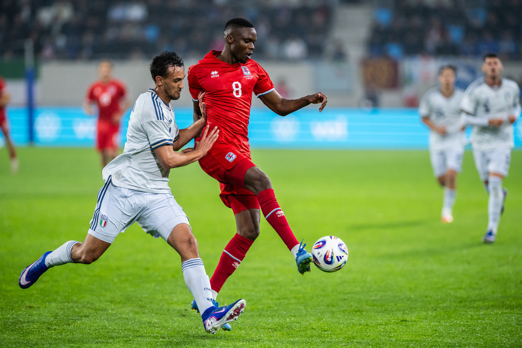 Luxembourg v Italy | International men's football friendly Luxembourg v Italy on 3 june 2026 at 8.45pm (CET) at Stade de Luxembourg - Christopher Martins (r., #8, Luxembourg) being pushed in a challenge - Realisiert mit Pictrs.com