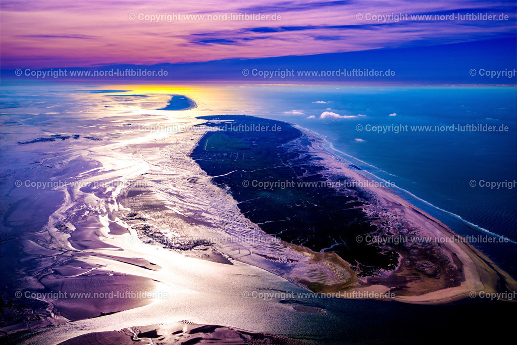 Norderney_Sonnenuntergang_ELS_9488160823 | NORDERNEY 16.08.2023 Küstenbereich der der Nordsee - Insel Norderney im Sonnenuntergang im Bundesland Niedersachsen, Deutschland. Weiterführende Informationen bei: Staatsbad Norderney GmbH. // Coastal area of North Sea - Island in Norderney in the state Lower Saxony, Germany. Further information at: Staatsbad Norderney GmbH. Foto: Martin Elsen