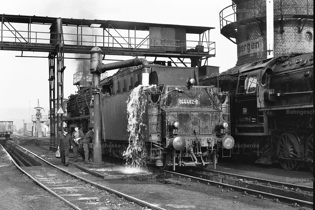 035_INDEX | Stöbern Sie durch einzigartige Aufnahmen und finden die perfekte Aufnahme für jeden Eisenbahnentheusiast! Stellen Sie sich aus einer Reihe von Möglichkeiten wie der Druck auf Leinwände, Fotoposter, Kalender oder Magnetfotos Ihr Geschenk zusammen - Realisiert mit Pictrs.com