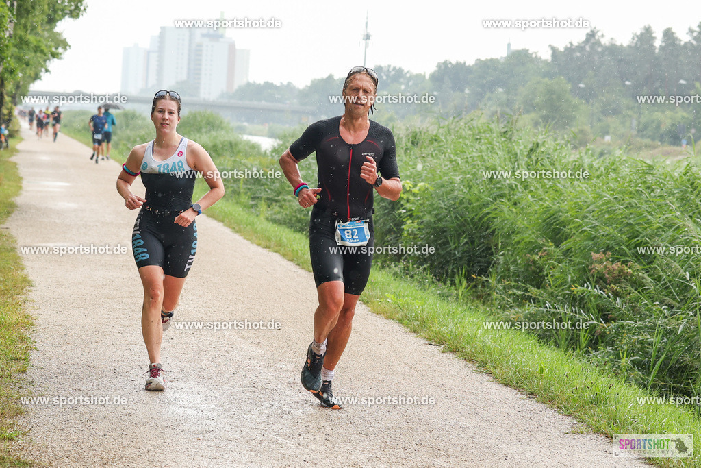 LUR_1418 | 34. M-net Erlanger Triathlon 2025 #erlangertriathlon  #mnettriathlon2025 #mnettriathlon #team #olympischedistanz #mitteldistanz #triathlon #maindonaukanal  #erlangertriathlon2025 #yourpictrs #tv1848 #tv1848erlangen  #triathlonbayern #sportinerlangen #demsportverbunden #sportshot_your_pictrs Copyright: www.sportshot.de