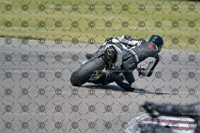 26BT02-1937 | markuskiefer.com - Realisiert mit Pictrs.com