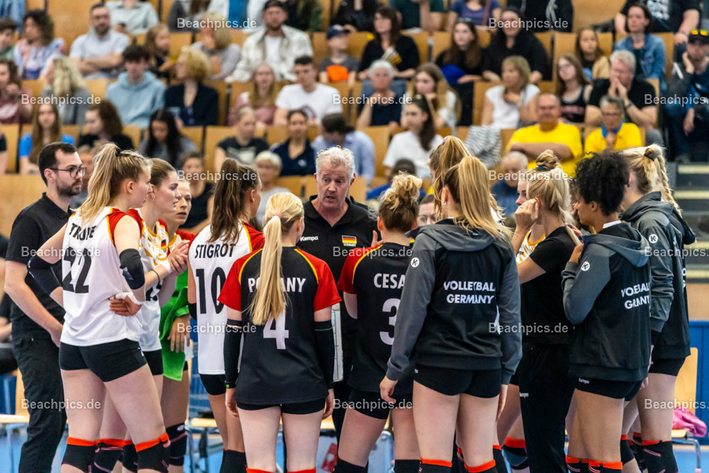 2023-00070885-Freundschaftsspiel-Deutschland-Ukraine | Vital HEYNEN (Bundestrainer) GER 20.05.2023; Berlin Foto: Gerold Rebsch - www.beachpics.de
