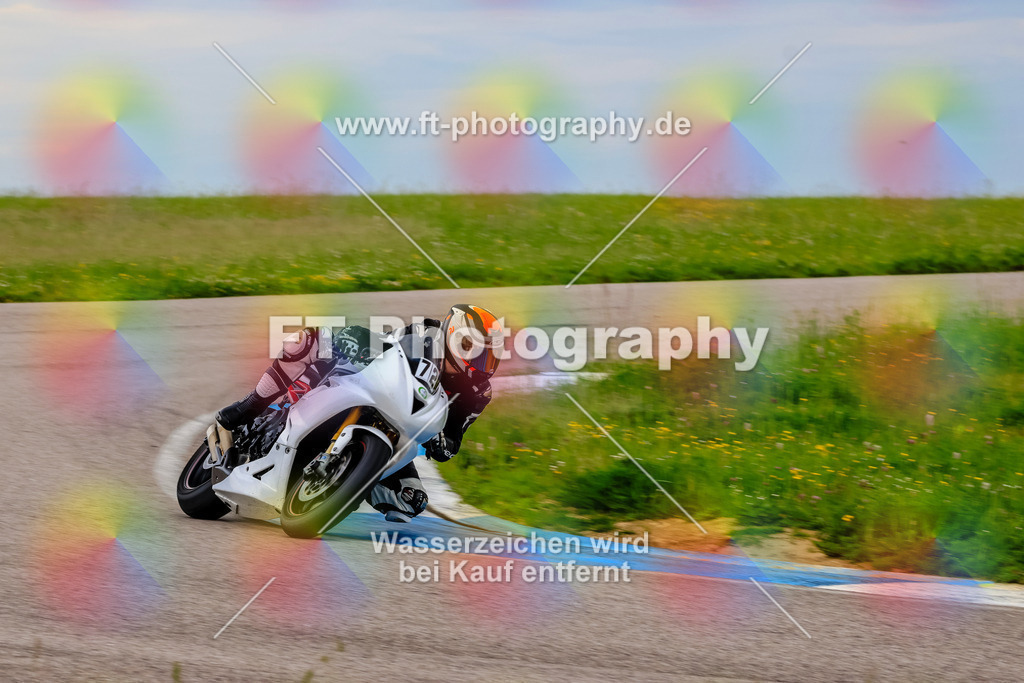 MotoTeam-1990 | Hier findet Ihr Bilder von Touristenfahrten auf der Nürburgring Nordschleife oder von anderen Veranstaltungen die ich besucht habe. Viel Spass beim Durch Schauen 