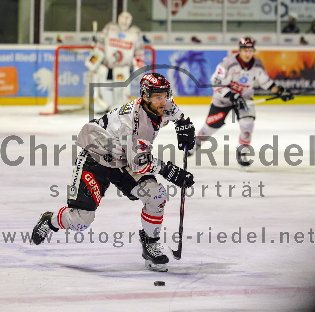 2025-12-14_078_TSV_Erding_gegen_ECDC_Memmingen_Indians | Erding, Deutschland, 14.12.2025:Eishockey, Oberliga Süd 2025 / 2026, 26. Spieltag, TSV Erding gegen ECDC Memmingen Indians, Endergebnis: 1:2Foto: Christian Riedel / fotografie-riedel.net