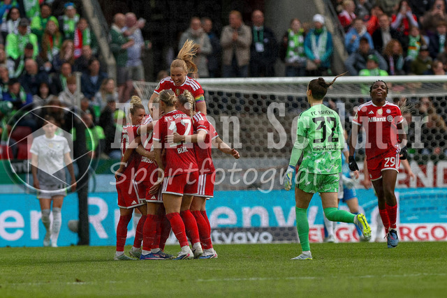 14.05.2026, GER, Fussball, Frauen, DFB-Pokal, Finale, Saison 2025/2026, VfL Wolfsburg - FC Bayern München | Arianna Caruso (Bayern) Torjubel, jubelt mit ihrer Mannschaft nach dem Treffer zum 4:0