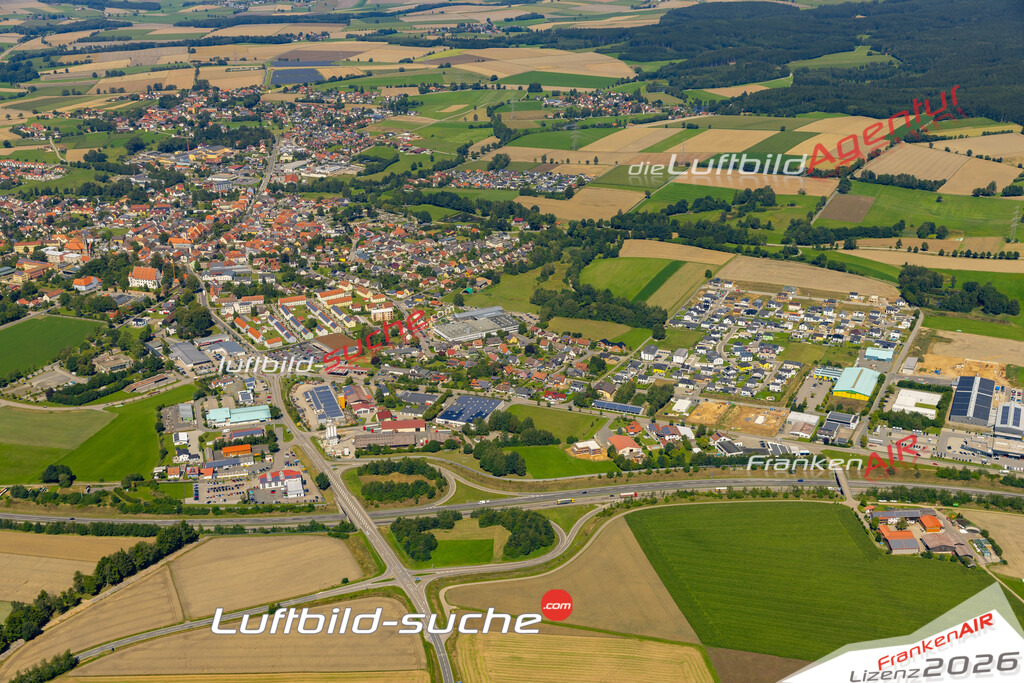 Das Luftbild zeigt :  Vohenstrauß - Die Luftaufnahme wurde 2023 vom UL-Flugzeug aus erstellt ( keine Drohne ) - Hochauflösende Luftaufnahme - Für grossformatige Ausdrucke geeignet. Die Geschenkidee !Mit Lizenz und Bildrechte bestellbar