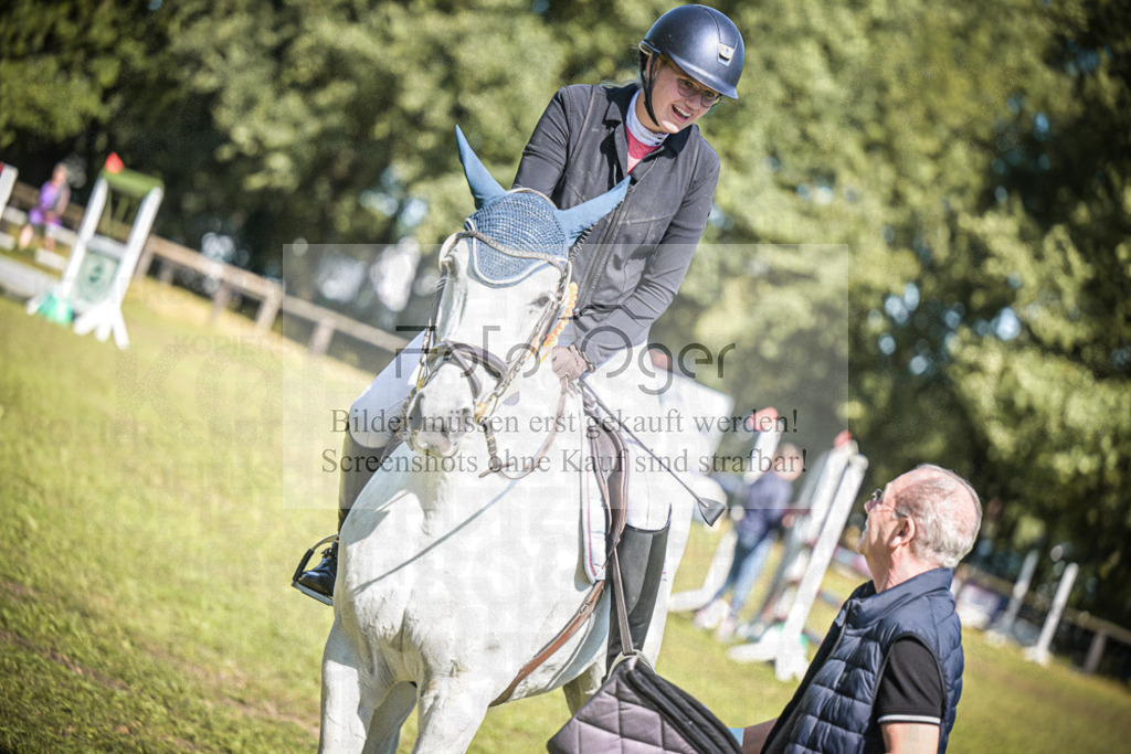 DOS_0019 | Entdecke hochwertige Reitturnierfotos von Foto Oger. Professionell, emotional und authentisch – jetzt Lieblingsmomente im Shop bestellen.Deutschlandweite Turnierfotografie. - Realisiert mit Pictrs.com
