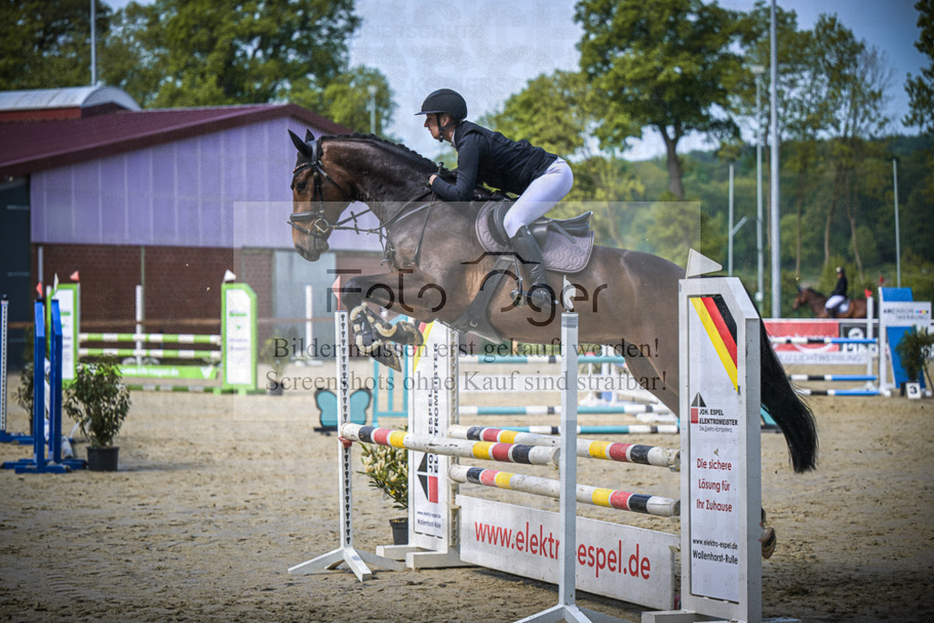 DOS_6360 | Entdecke hochwertige Reitturnierfotos von Foto Oger. Professionell, emotional und authentisch – jetzt Lieblingsmomente im Shop bestellen.Deutschlandweite Turnierfotografie. - Realisiert mit Pictrs.com