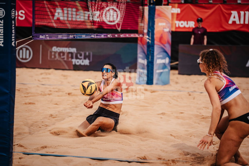Beachvolleyball | Frauen | Allianz German Beach Tour 2025 | Tourstop München | 03.07.2025 | Kristin Standhardinger spielt den Ball