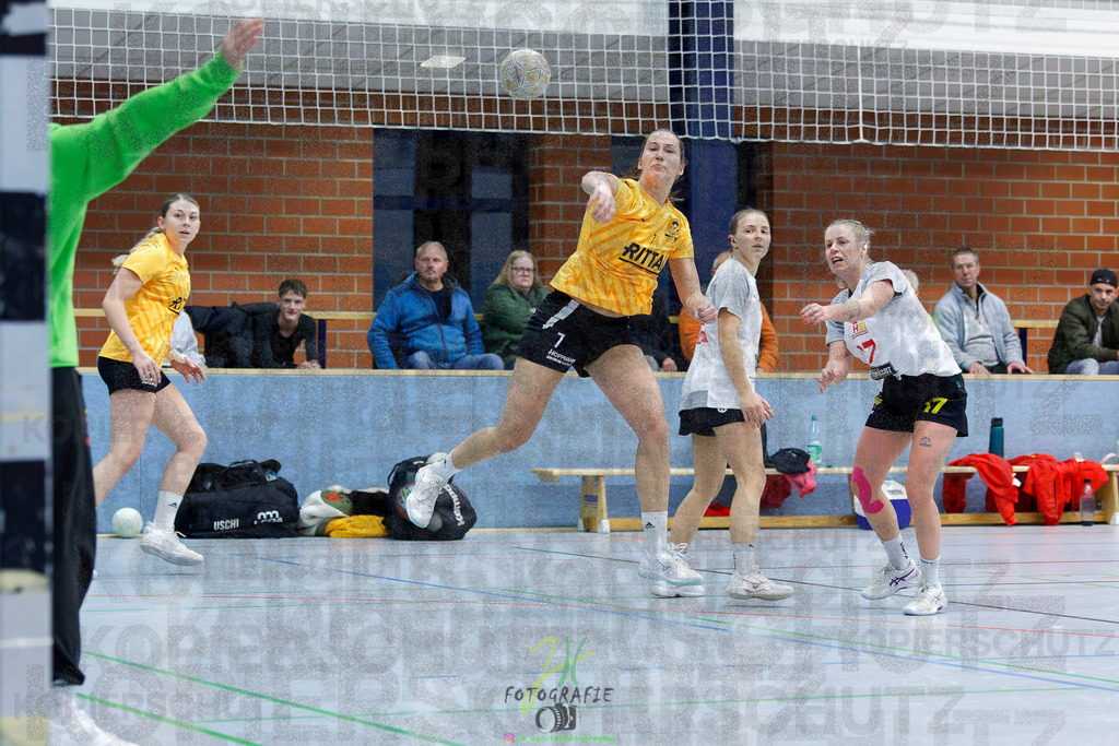 Frauen Oberliga Mitte (HHV); HSG Eibelshausen/Ewersbach - HSG Wettenberg II | Frauen Oberliga Mitte (HHV); HSG Eibelshausen/Ewersbach - HSG Wettenberg II am 13.12.2025 in Steinbrücken (Sporthalle am Hammerweiher)Photo © 2025 - Jörg Heinrich - Realisiert mit Pictrs.com