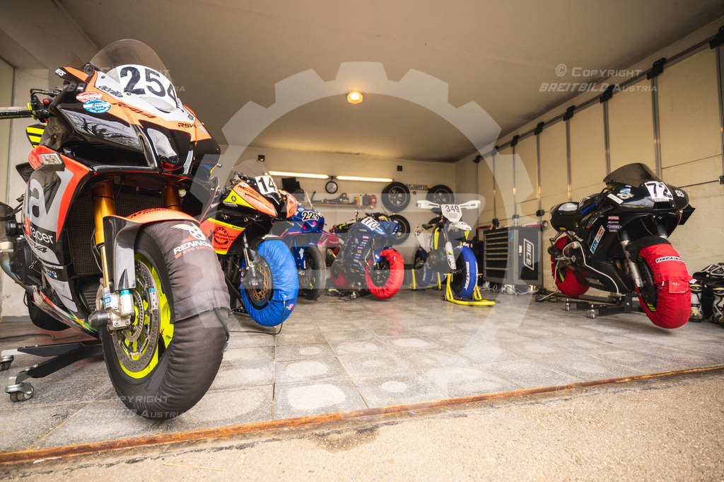 0175 - Bergrennen Landshaag2026 | BREITBILD Austria Webshop

Finde Fotos von: Breitbild, Breitbild Austria, Landshaag, Europeanbikers, KTM, BMW, Bergrennen, Bikeporn, Carporn, Bikes, Cars, Fotografie, Oberösterreich, Österreich, Berufsfotograf, Motorradteile Ganster, Julbach, Pannoniari - Realisiert mit Pictrs.com