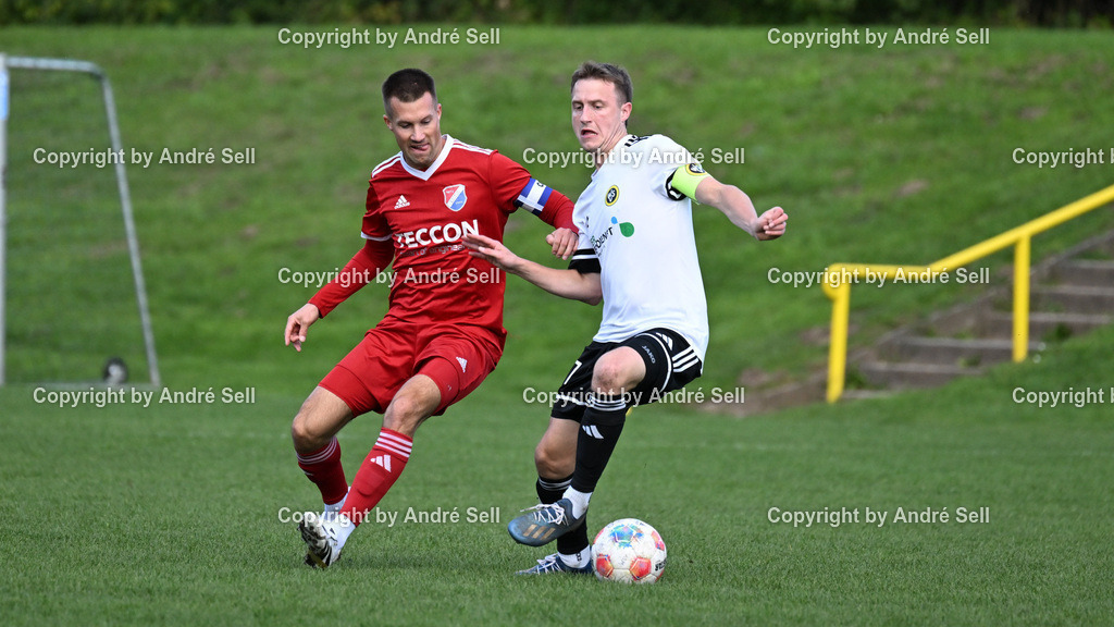 Wiker SV vs SpVg Molfsee II | Bennet von Roennen (Wiker SV #7) vs Marvin Blümke (Molfsee #8) / Fußball-Verbandsliga Ost Männer 2026/2027 / Wiker SV vs SpVg Molfsee II / Auberg / Kiel / 04.10.26 - Realisiert mit Pictrs.com