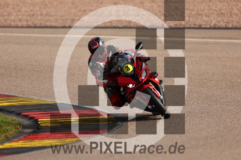 inst03-20240822_00373 | Schöne Erinnerungen an spannende Momente - das festzuhalten ist unser Job. PIXELrace.de ist seit 2003 auf den Rennstrecken Europas unterwegs um die Action draußen beim Fahren und die wunderbare Stimmung imm Fahrerlager für euch einzufangen.