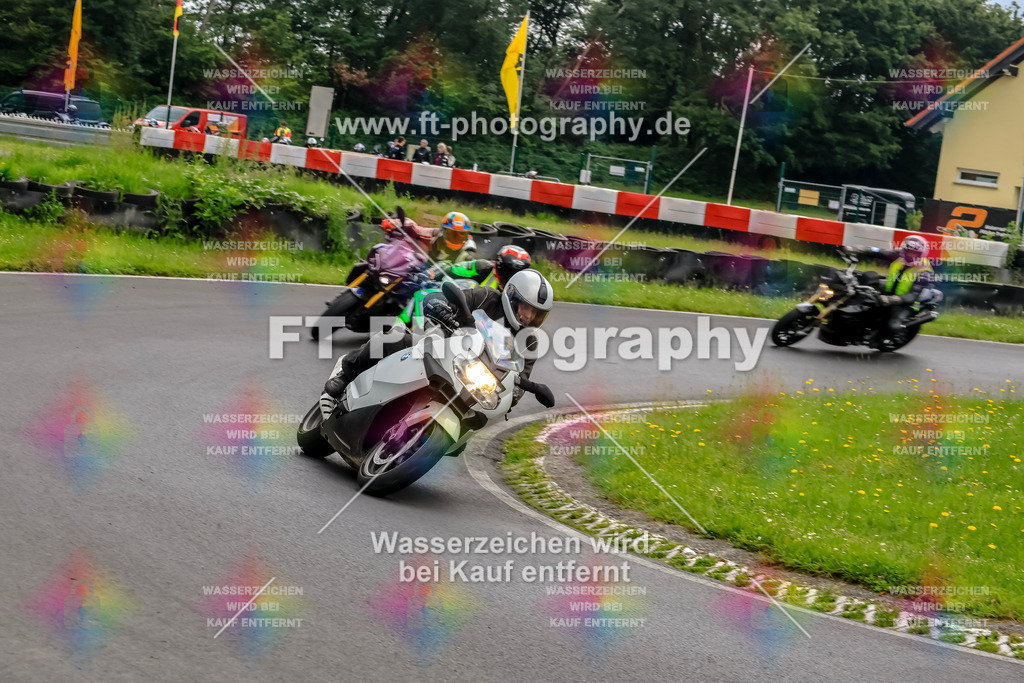 VBK-6945 | Hier findet Ihr Bilder von Touristenfahrten auf der Nürburgring Nordschleife oder von anderen Veranstaltungen die ich besucht habe. Viel Spass beim Durch Schauen 