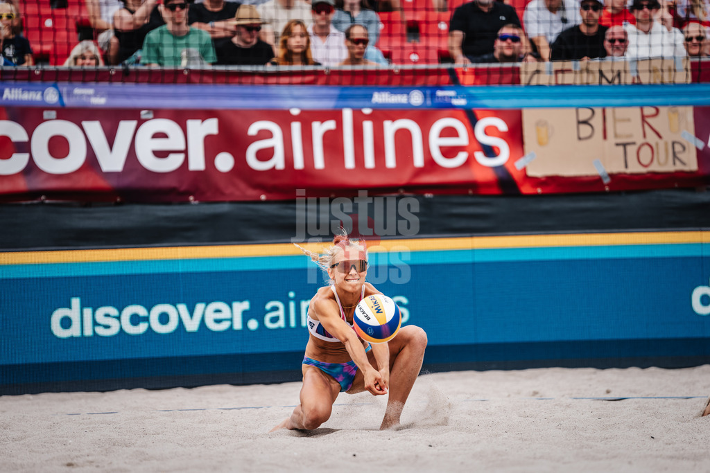 Beachvolleyball | Frauen | Allianz German Beach Tour 2024 | Tourstop Kühlungsborn 2 | 18.08.2024 | Paula Schürholz nimmt den Ball an