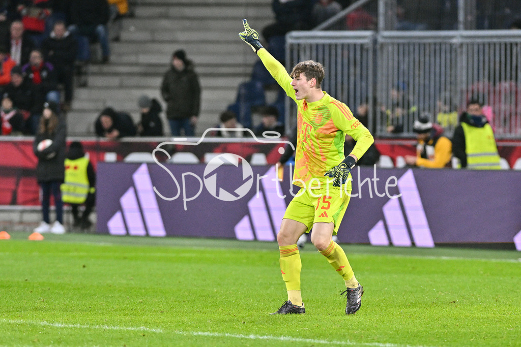 RB Salzburg - FC Bayern München | im Bild Max SCHMITT (FC Bayern Muenchen 35) / Freisteller / Einzelfoto / Testspiel: RB Salzburg - FC Bayern Muenchen, Red Bull Arena am 06.01.2025
