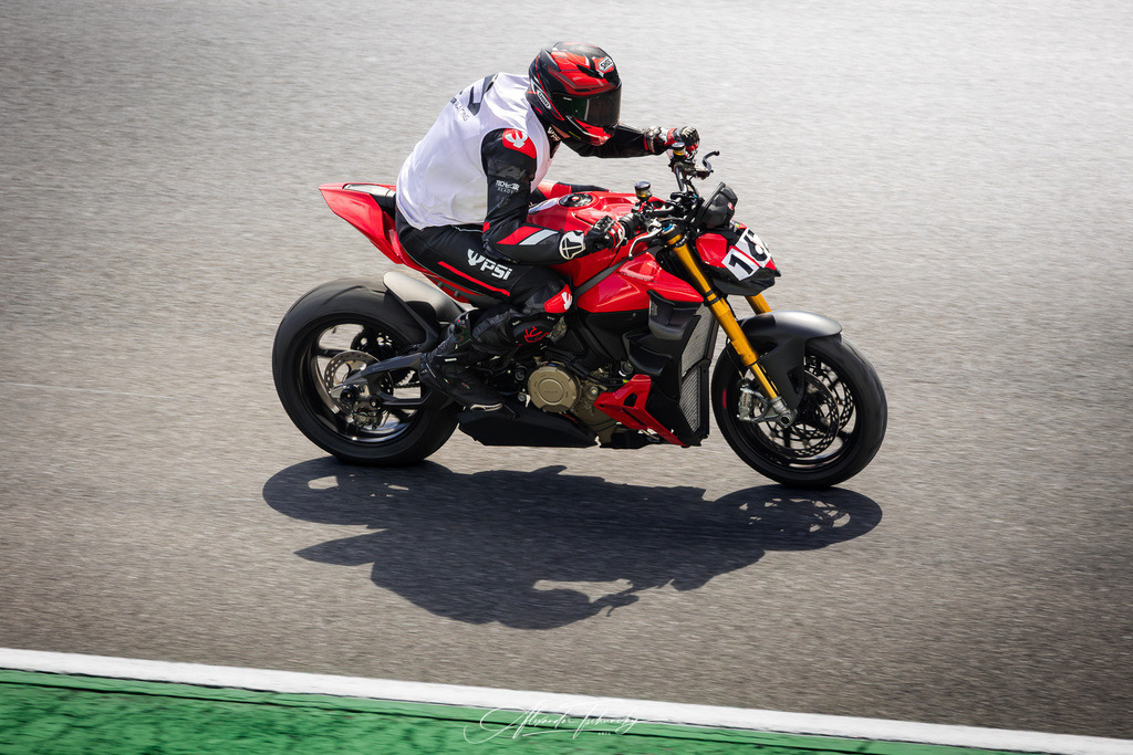 Ducati Trackday Hockenheimring 2026 | Entdecken Sie die faszinierende Welt von Alexander Tschuncky Arts: Kreative Fotografie, atemberaubende Automobilkunst und hochwertiger Bilderdruck. Lassen Sie sich inspirieren! - Realisiert mit Pictrs.com