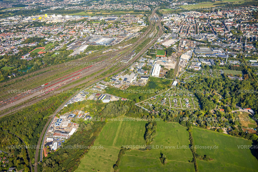 Hamm250901800 | Luftbild, Rangierbahnhof Hamm, Gewerbegebiet Östingstraße, Blick zum Hafen, Bahnhof Hbf und zur Innenstadt City, KGV Kleingartenverein Bahn-Landwirtschaft Essen e.V. und Tierpark, Sender Hamm Fernmeldeturm, Stadtbezirk Pelkum, Hamm, Ruhrgebiet, Nordrhein-Westfalen, Deutschland