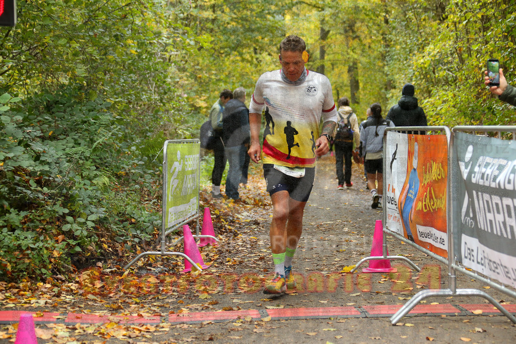 251026_1341_EX1_3865 | Sportfotografie im Rhein-Sieg Kreis, Köln, Bonn, NRW, Rheinland Pfalz, Hessen, etc. Unser Tätigkeitsfeld umfasst den Laufsport vom Volkslauf über den Marathon, Duathlon, Triathon bis zum Ultralauf wie Kölnpfad Ultra oder Schindertrail.