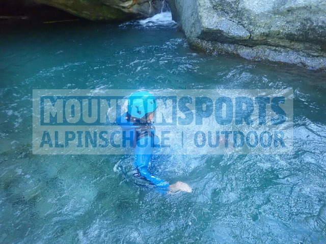 PC020065 | Bestelle die Bilder deines Berg- oder Wasser-Abenteuers mit Mountain Sports bequem von zu Hause aus direkt über unseren Online Fotoshop von pictrs.com. - Realisiert mit Pictrs.com