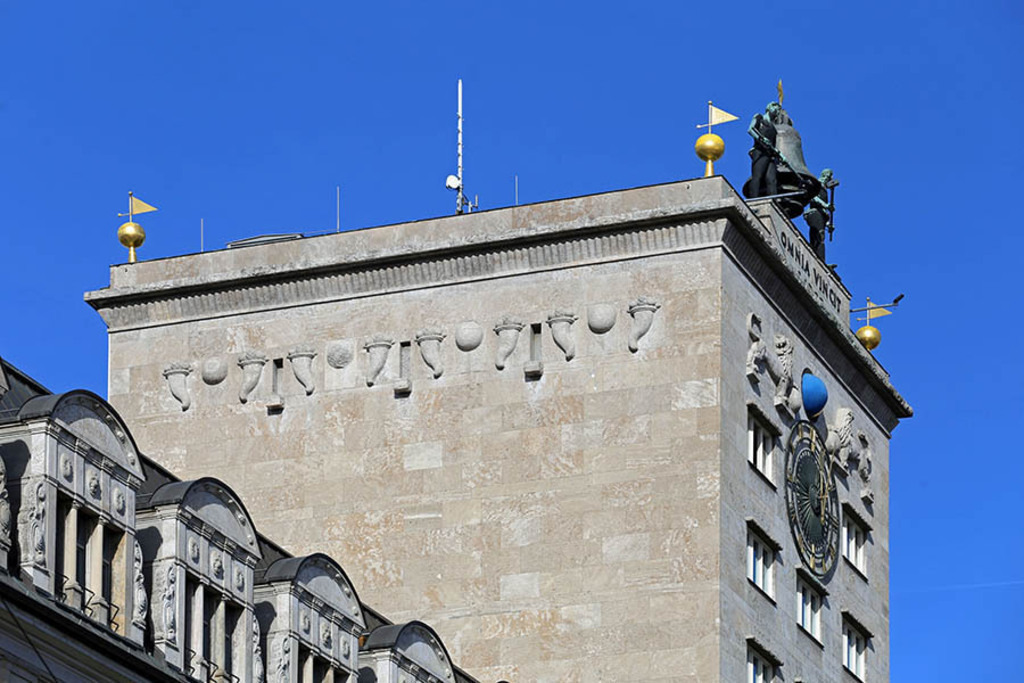 Bildlexikon Leipzig - Krochhochhaus - Seitenansicht | Das Team hinter BILDLEXIKON LEIPZIG bündelt historische wie aktuelle Informationen über die Stadt Leipzig in Text und Bild auf einer Plattform und stellt diese der interessierten Öffentlichkeit zur Verfügung.