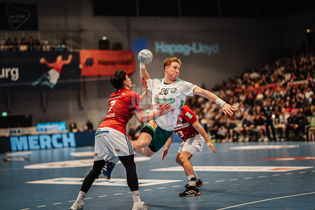Handball | Männer | Saison 2024/2025 | DAIKIN Handball-Bundesliga | 8. Spieltag || Handball Sport Verein Hamburg vs. TSV Hannover-Burgdorf | 24.10.2024 | Jonathan Edvardsson (#26, TSV Hannover-Burgdorf) beim Wurf