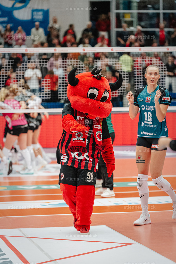 Dresdner SC - Binder Blaubären TSV Flacht, DEKRA 1. Bundesliga Frauen, Volleyball | Im Bild: Burny (Maskottchen Dresdner SC)24.10.2026, Dresdner SC -  Binder Blaubären TSV Flacht, DEKRA 1. Bundesliga Frauen, Volleyball, Deutschland, Dresden, Cyberport Arena