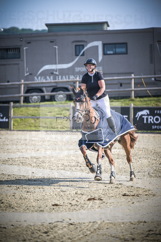 DOS_0107 | Entdecke hochwertige Reitturnierfotos von Foto Oger. Professionell, emotional und authentisch – jetzt Lieblingsmomente im Shop bestellen.Deutschlandweite Turnierfotografie. - Realisiert mit Pictrs.com