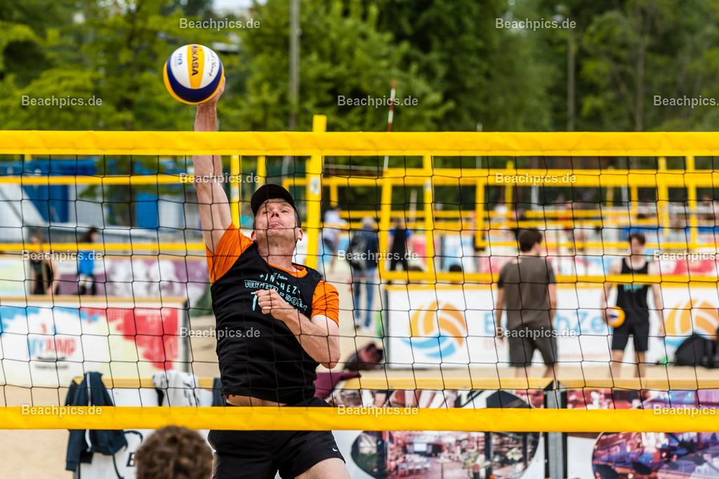 2023-00069492-Vater-Sohn-Turnier |  18.05.2023; Berlin Foto: Gerold Rebsch - www.beachpics.de
