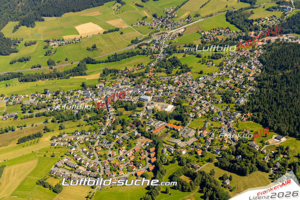 Das Luftbild zeigt : Panorama Bischofsgrün - Die Luftaufnahme wurde 2023 vom UL-Flugzeug aus erstellt ( keine Drohne ) - Hochauflösende Luftaufnahme - Für grossformatige Ausdrucke geeignet. Die Geschenkidee !Mit Lizenz und Bildrechte bestellbar