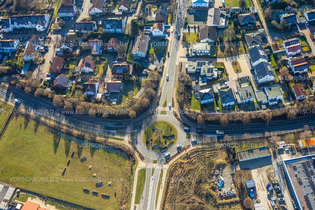 Soest260104111 | Luftbild, begrünter Kreisverkehr mit Baumfigur, Oestinghauser Landstraße und Schleswiger Ring, Walburger, Soest, Südwestfalen, Nordrhein-Westfalen, Deutschland