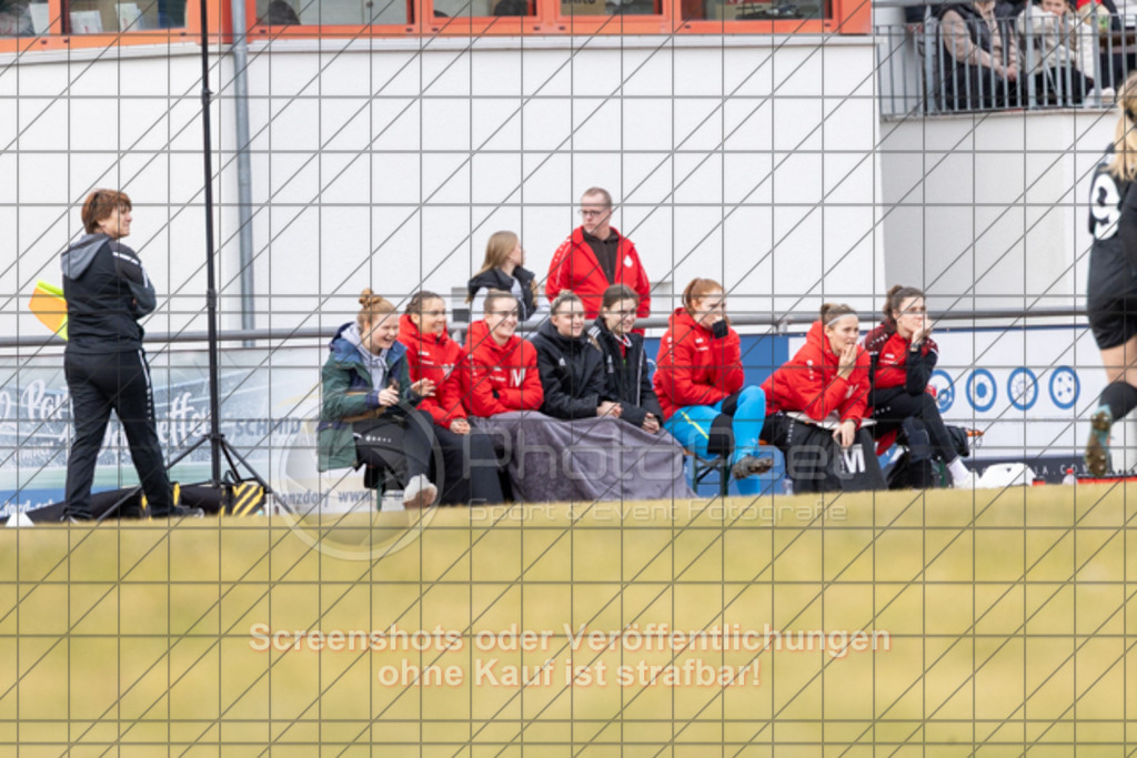 20250223_133456_0236 | #,1.FC Donzdorf (rot) vs. TSV Tettnang (schwarz), Fussball, Frauen-WFV-Pokal Achtelfinale, Saison 2024/2025, Rasenplatz Lautertal Stadion, Süßener Straße 16, 73072 Donzdorf, 23.02.2025 - 13:00 Uhr,Foto: PhotoPeet-Sportfotografie/Peter Harich