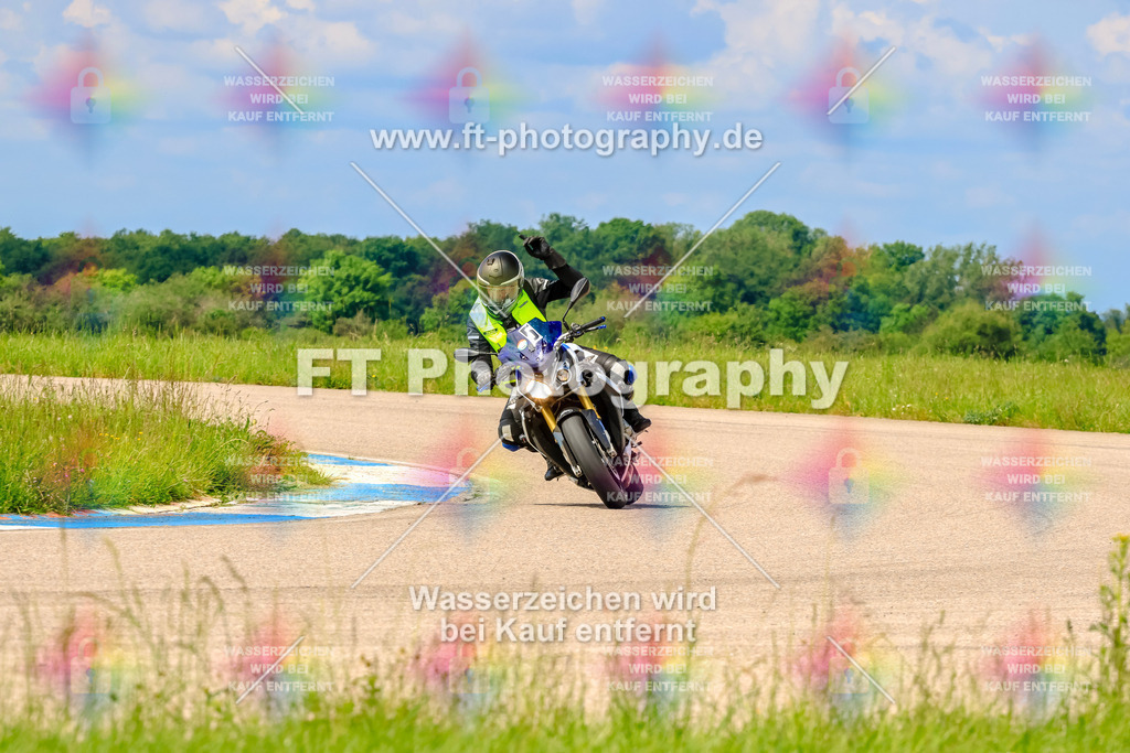 MotoTeam-0682 | Hier findet Ihr Bilder von Touristenfahrten auf der Nürburgring Nordschleife oder von anderen Veranstaltungen die ich besucht habe. Viel Spass beim Durch Schauen 