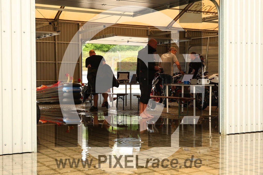 social-20240604_33473 | Schöne Erinnerungen an spannende Momente - das festzuhalten ist unser Job. PIXELrace.de ist seit 2003 auf den Rennstrecken Europas unterwegs um die Action draußen beim Fahren und die wunderbare Stimmung imm Fahrerlager für euch einzufangen.